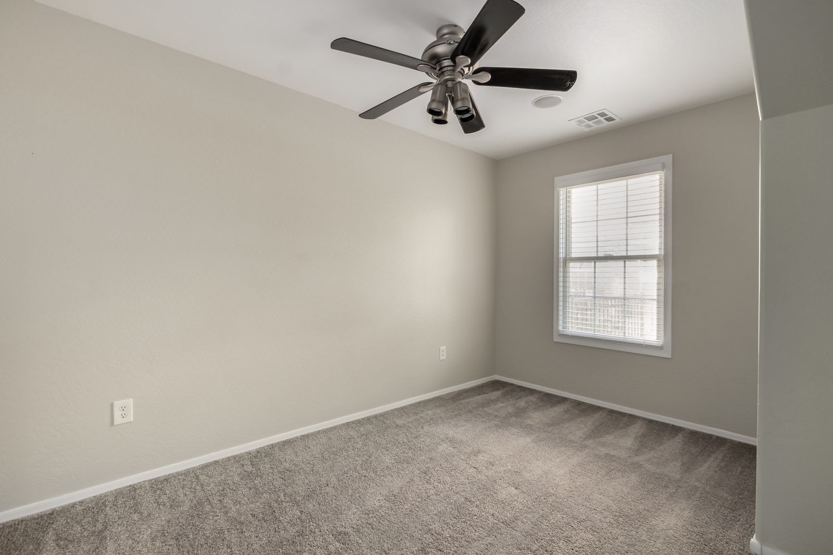 3 Bed, 2 Bath in Gated Val Vista Classic – photo 4
