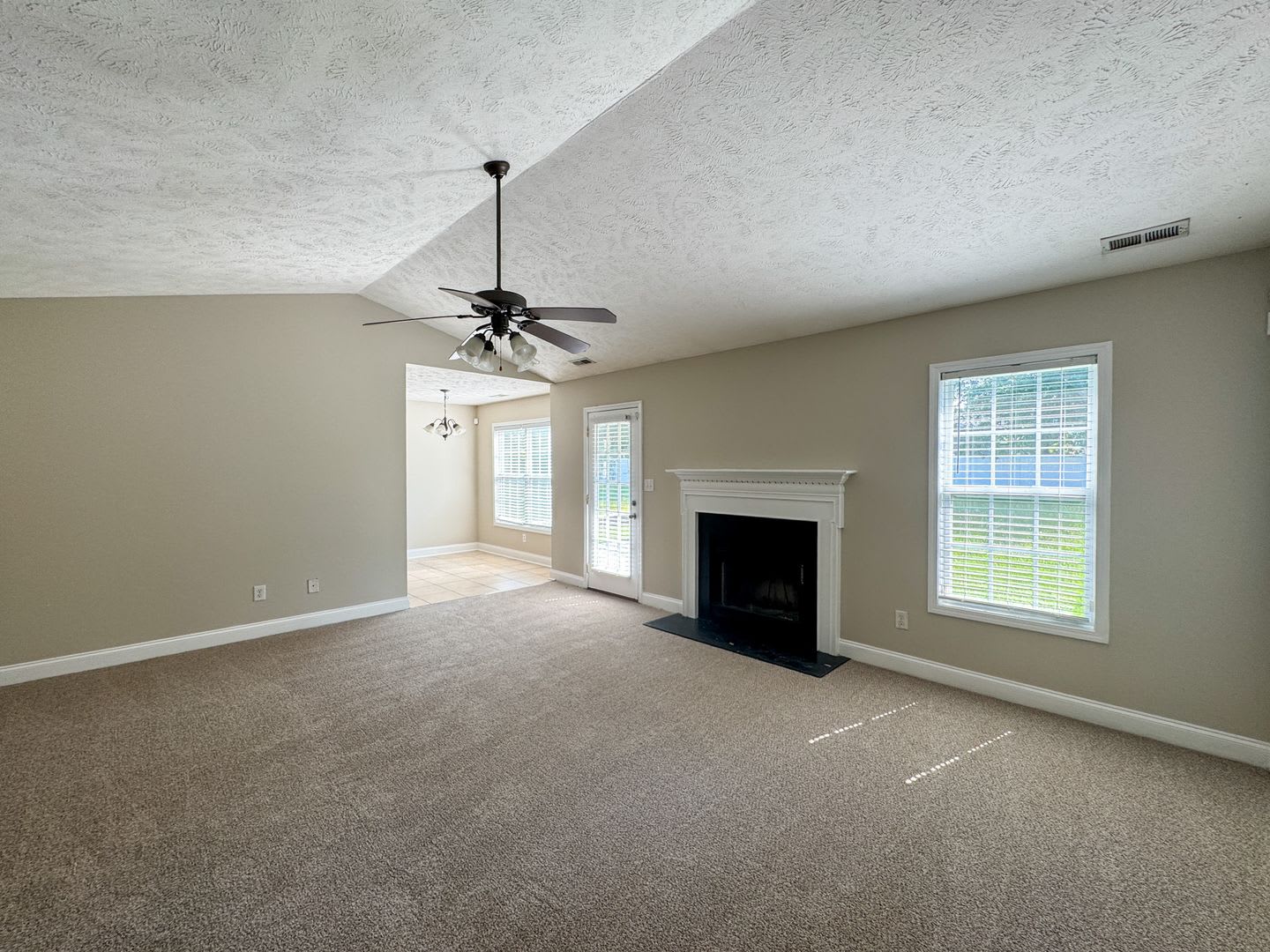 3 Bed 2 Bath Home Plus Bonus Room – photo 2