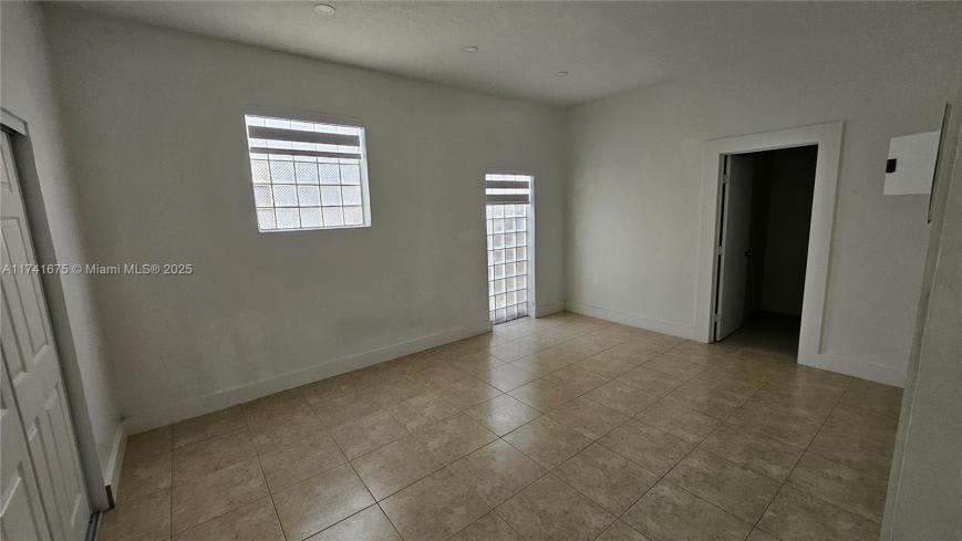 1003 N 17th Ave – photo 5