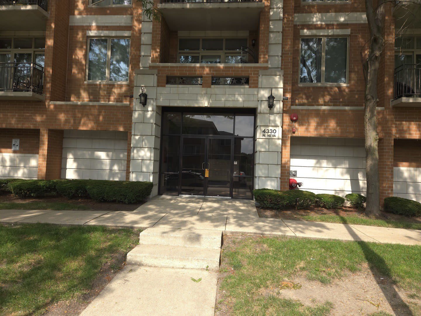 4330 N Neva Avenue – photo 2
