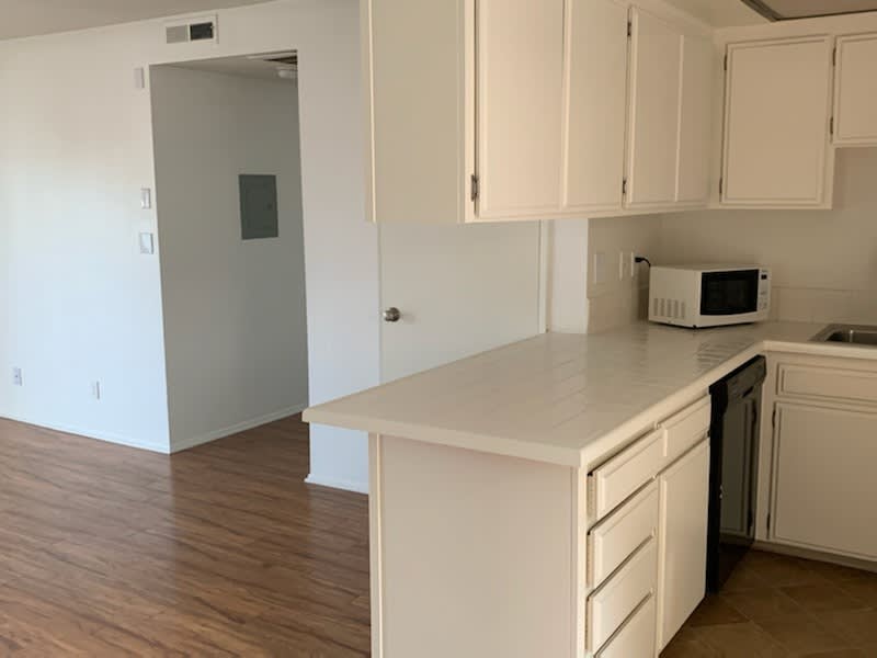 2437 Corinth Avenue – photo 2