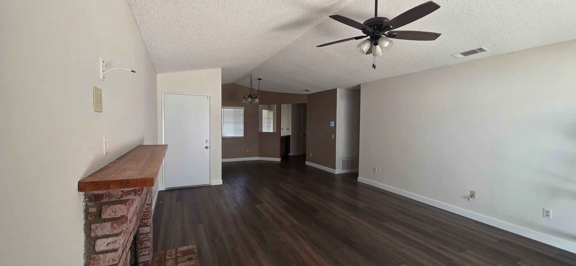 Two Bedroom, Two Bathroom Home in Beaumont! – photo 4