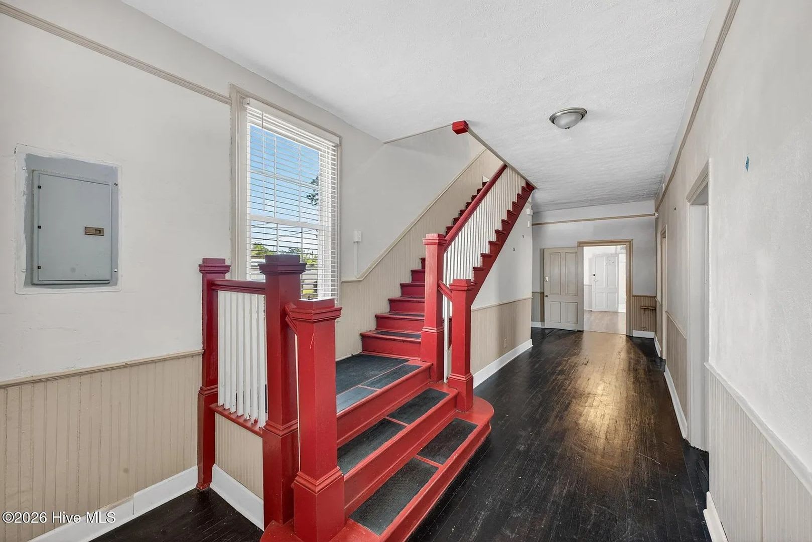 Ideal for Medical Professionals & Students – Spacious 5BR Near Downtown – photo 2