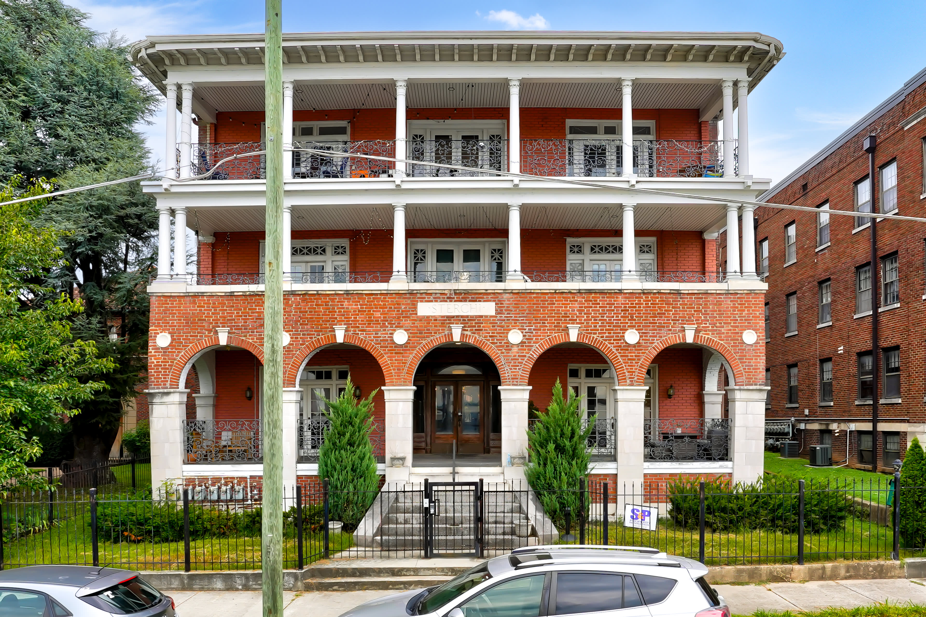 209 West Fifth Avenue – photo 1