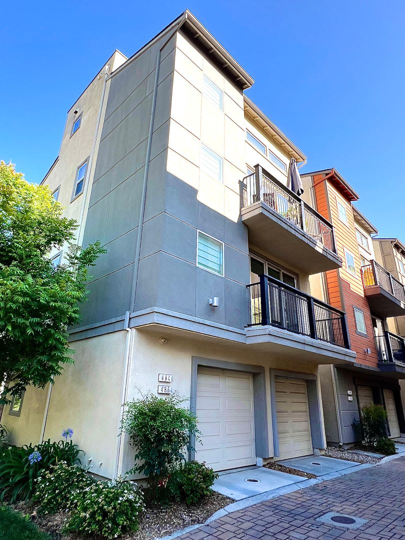 Move in special: $200 off first month rent – photo 1