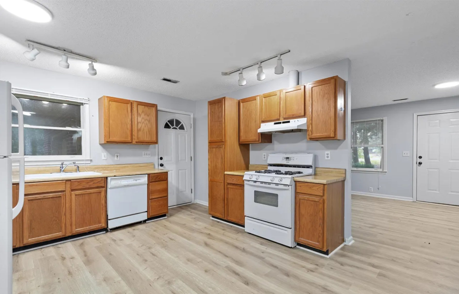 3972 Sullivan Street – photo 5