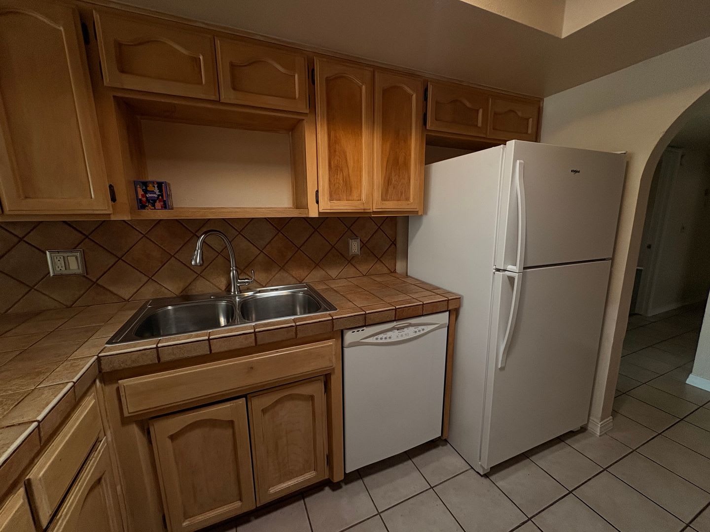 Updated 3Bed/2Bath Home-IN Quiet, Low-traffic Location near Ina & Thoryndale – photo 3
