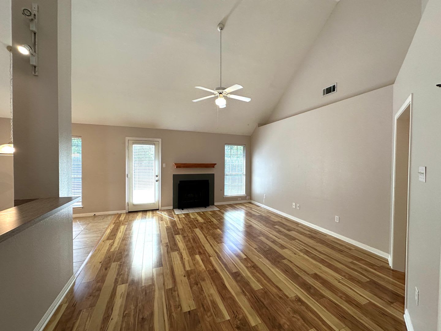 Charming Garden Style 3 Bedrooms 2 Bathroom Single Family Home For Rent In South Austin Cul De Sac Lot – photo 4