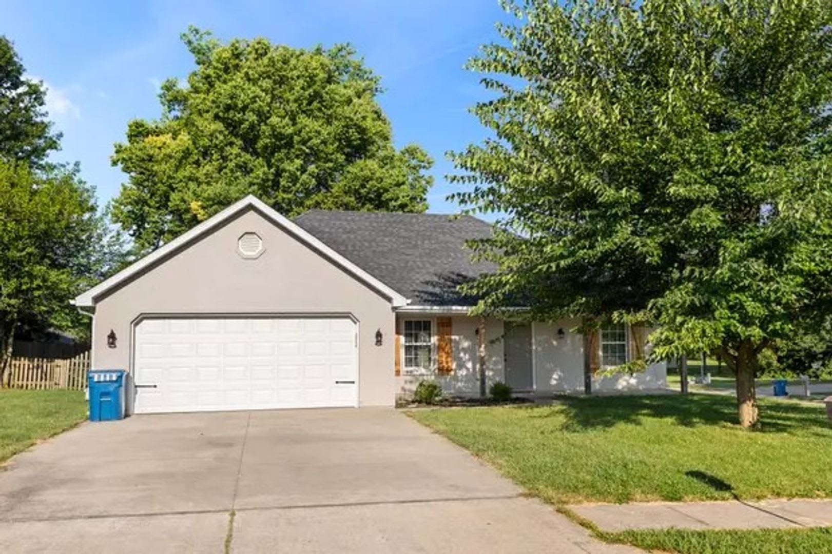 Fabulous 3 Bed 2 Bath House! – photo 2