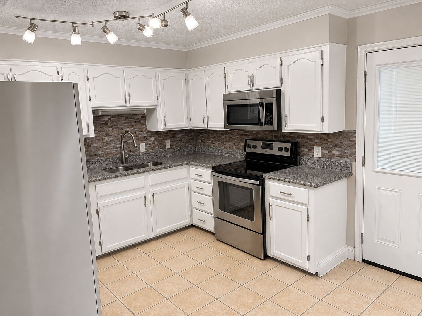 Charming 3-Bedroom Home in the Heart of Gulfport – photo 3