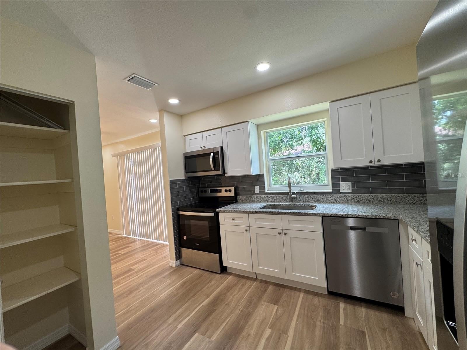 665 W JUNIATA Street – photo 4