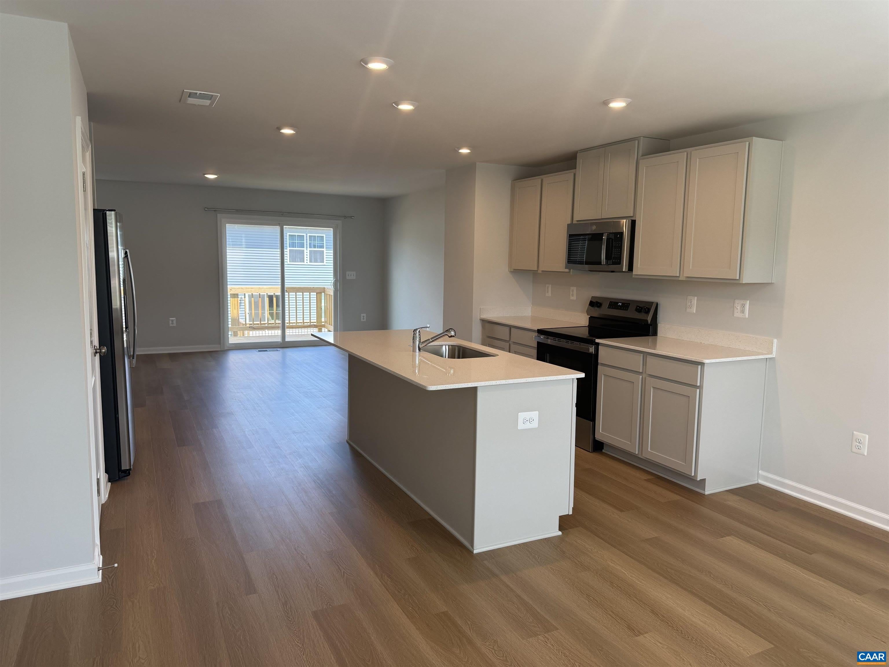 37 LAURIN ST – photo 2