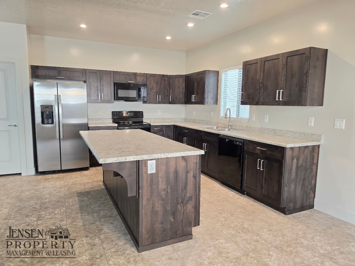 Beautiful 4 Bedroom in Red Trails – photo 3