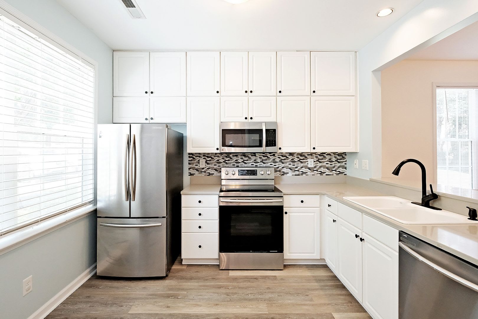 600 Off 1St Month S Rent Pet Friendly End Unit With Walkable Forest Lakes Lifestyle – photo 2