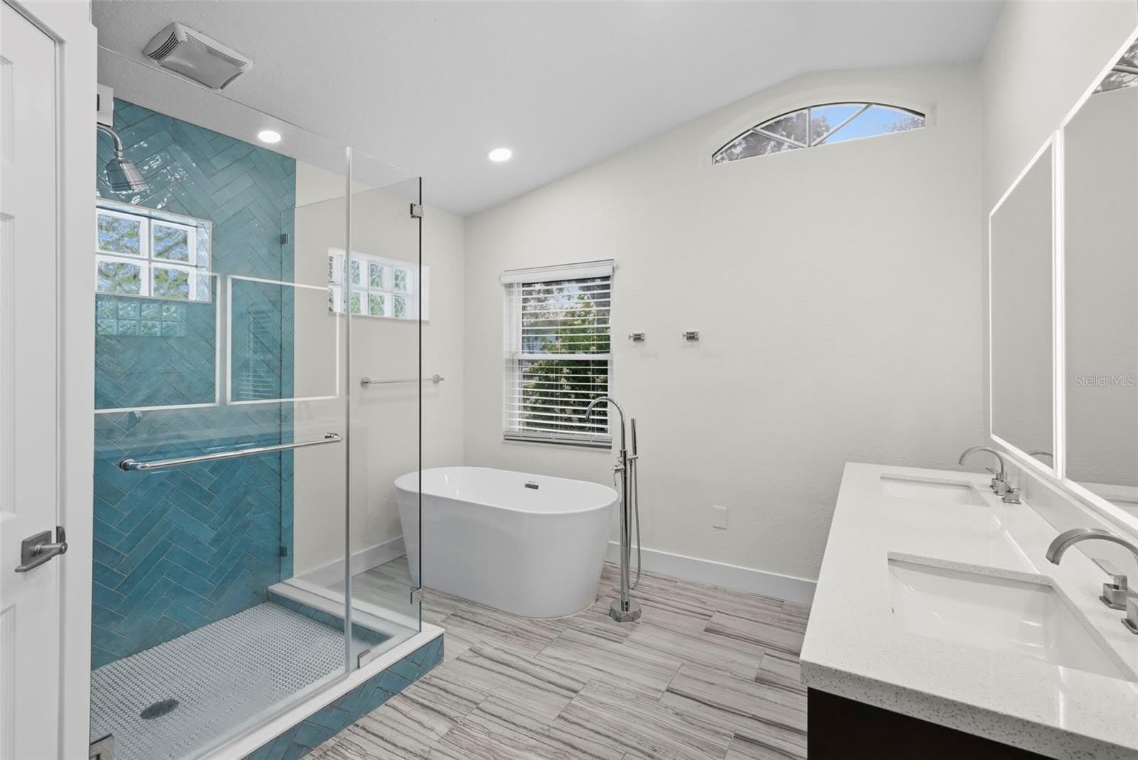 402 ERIE Avenue – photo 3