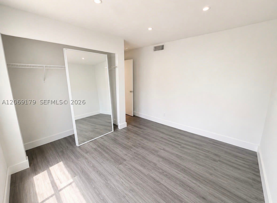 940 7th St – photo 4