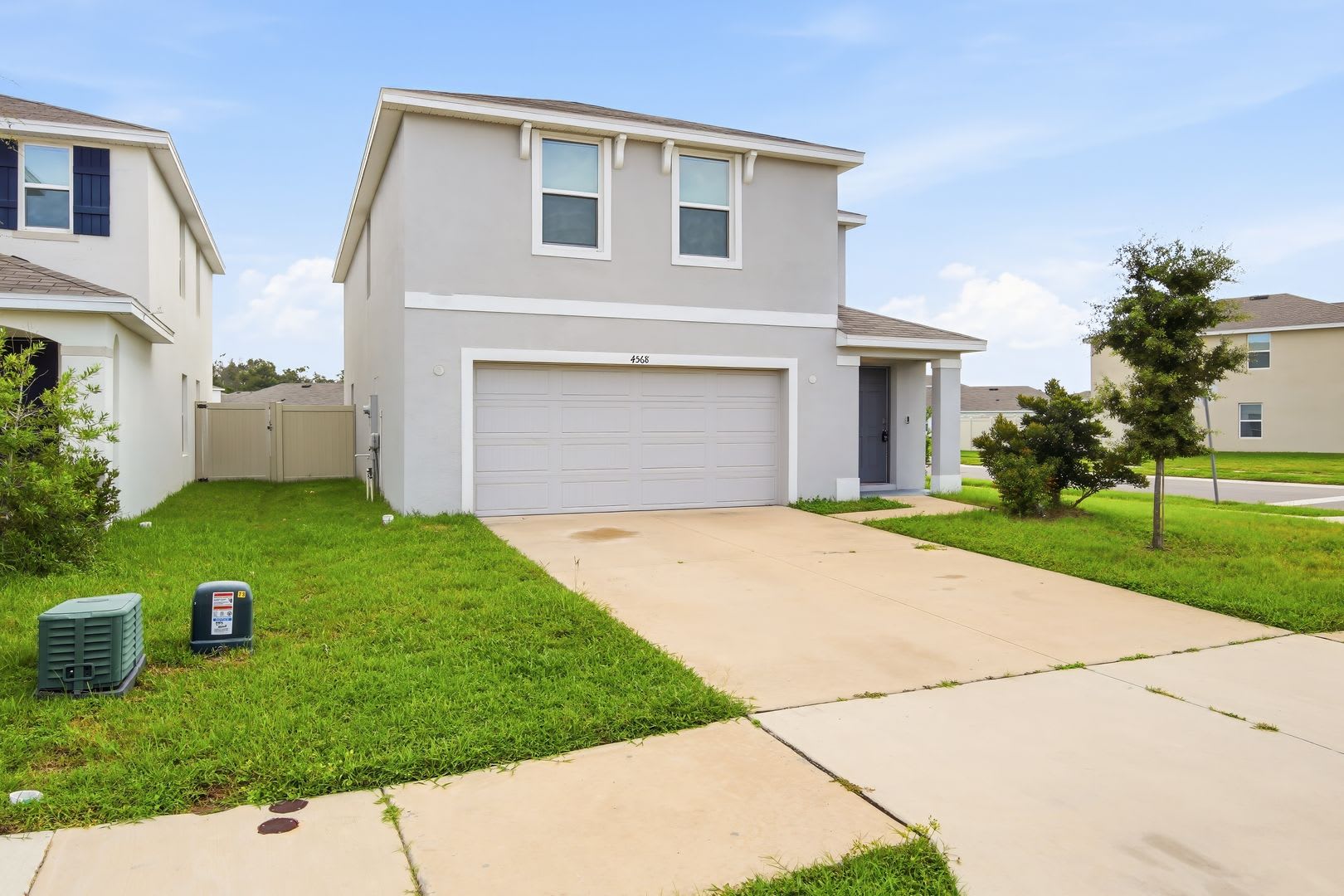 Spacious 4 Bedroom Home With Open Floor Plan 2 Car Garage Community Pool – photo 2
