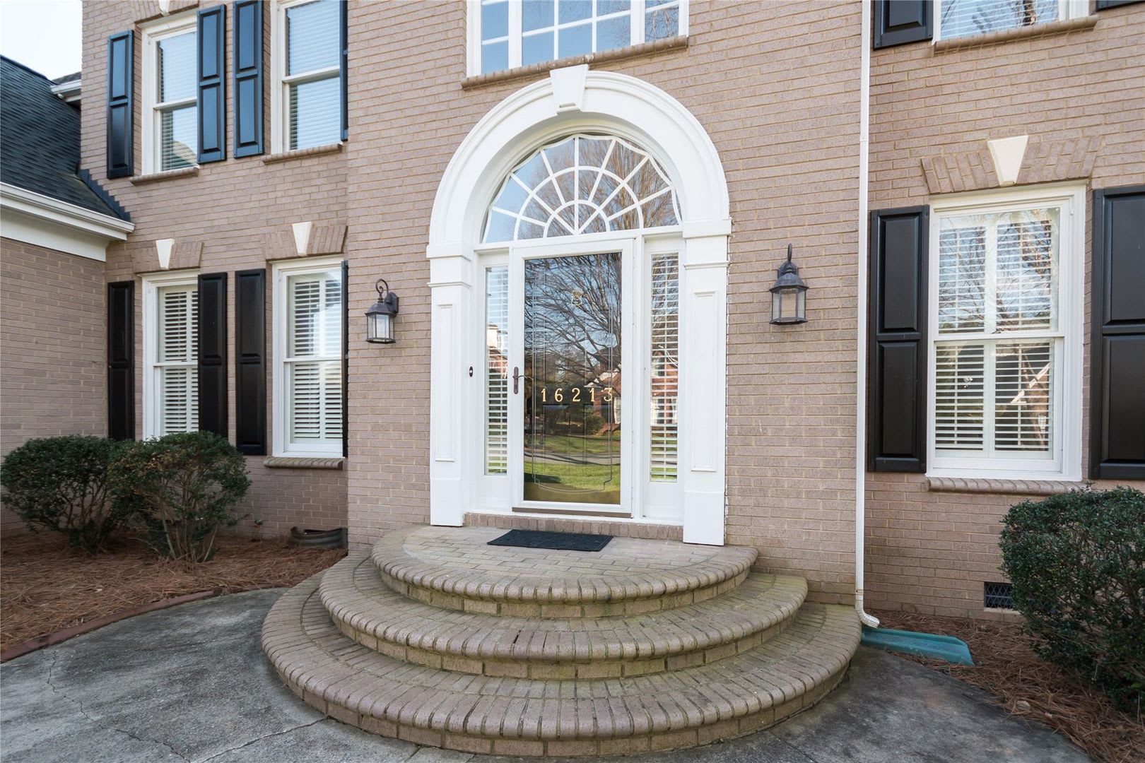 Waterfront Community Estate Home at Sterling Pointe in Cornelius – photo 2