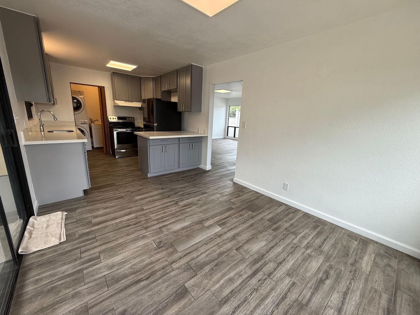 For Rent 949 8Th Ave Front – photo 4