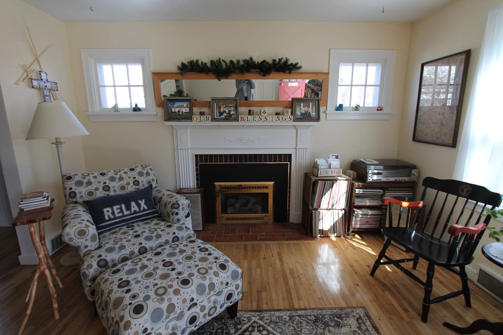 2012 W Petty Beautiful 4 Bedroom 2 Bathroom Spacious Home With Garage And W D Hookup Original Hard Wood Floors Throughout – photo 3