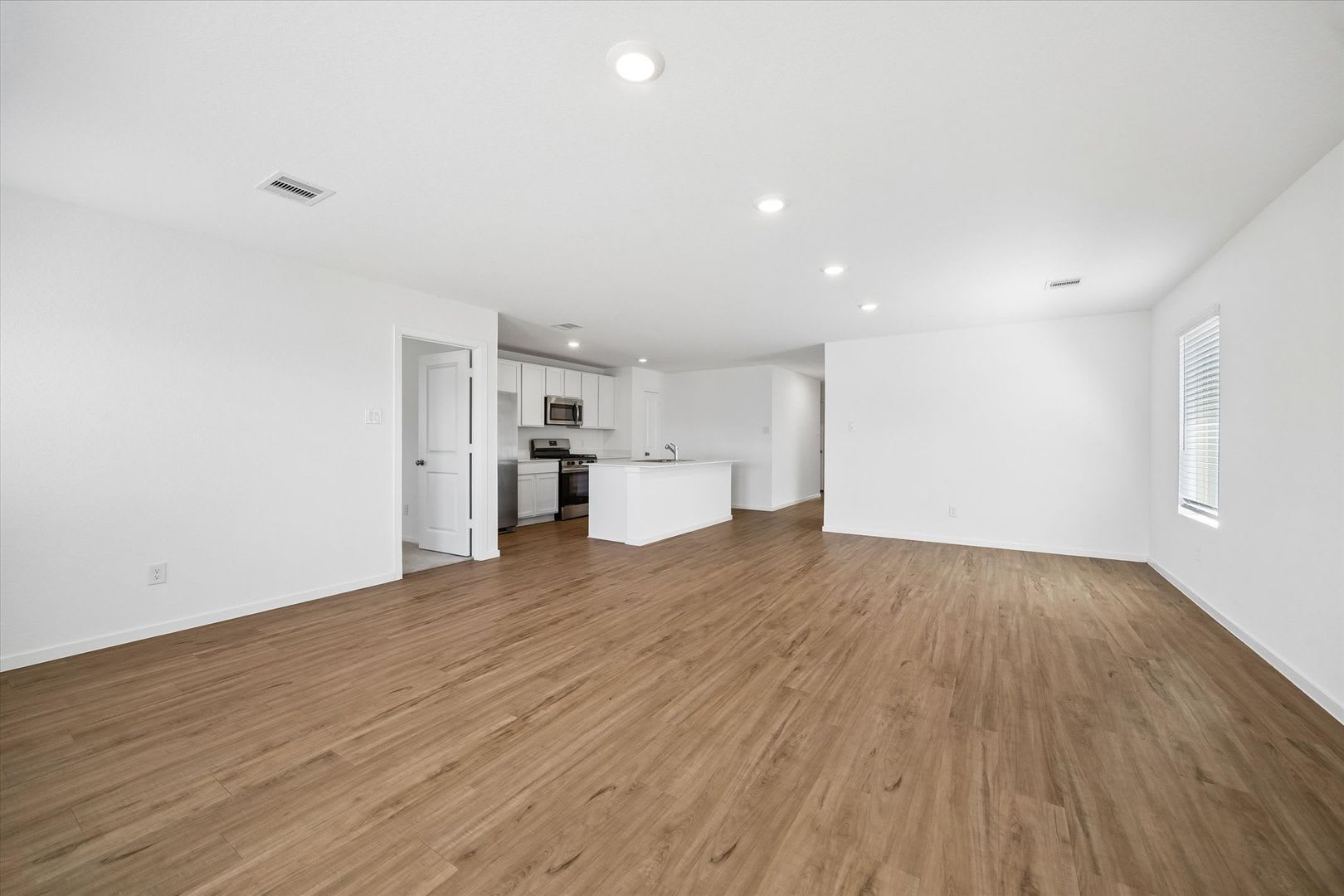 Move-in Ready Home in Tavola West for Lease! – photo 5