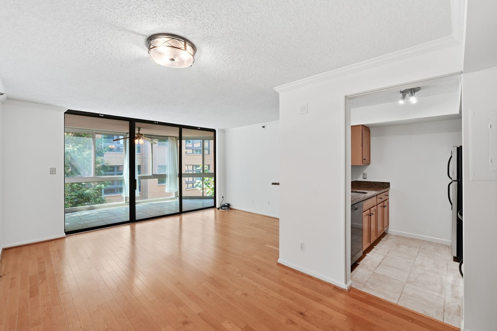 Experience The Best Of Ballston In This Beautifully Appointed Two Bedroom Two Bathroom Residence Offering An Exceptional Blend Of Comfort Style And Convenience – photo 3
