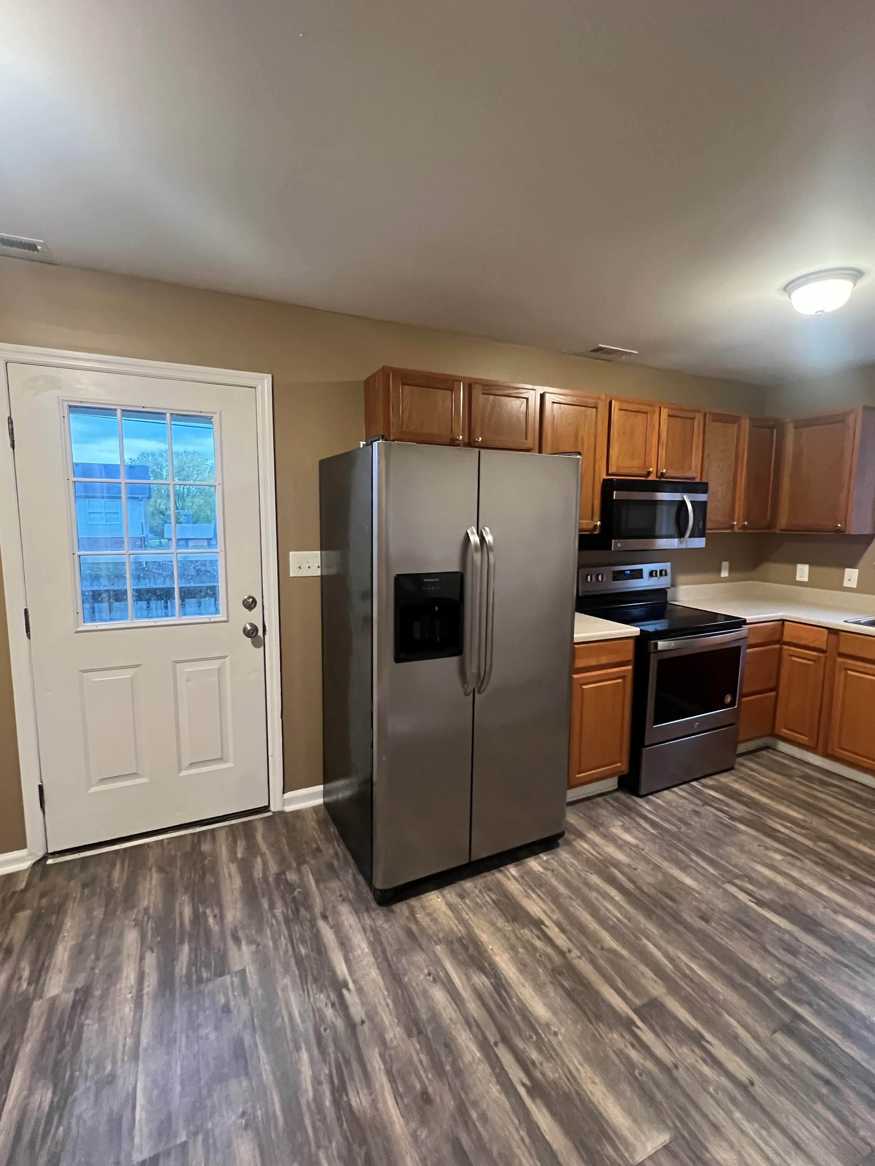 1052 Merrick Dr – photo 3