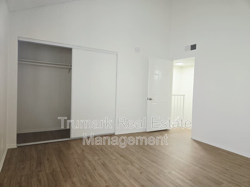 1122 E Elk Ave. – photo 5