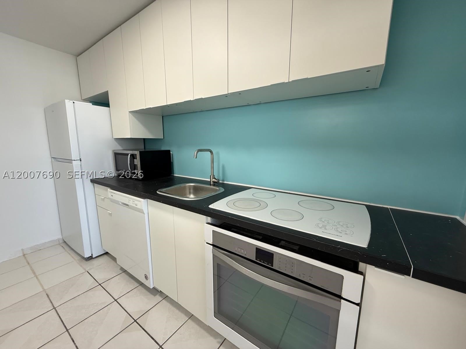 1750 James Ave – photo 2