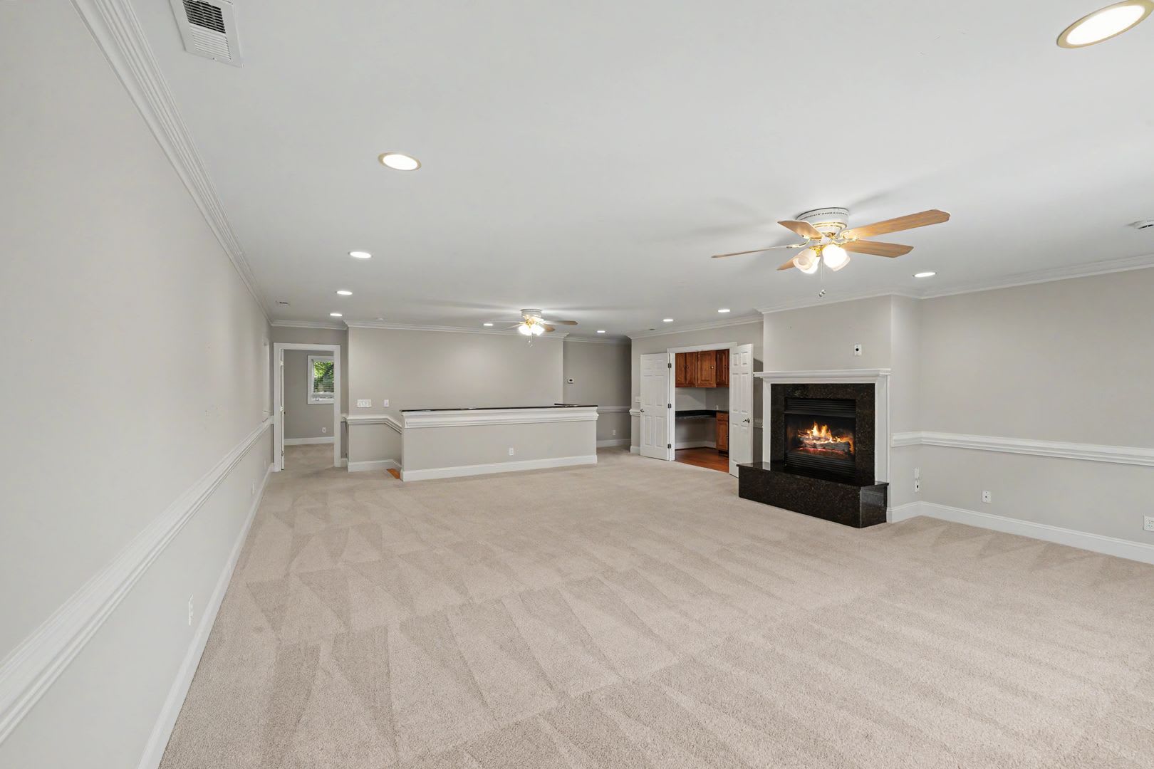 Executive 4BR Home Featuring 4.5 Baths & Walk-In Closets – photo 2