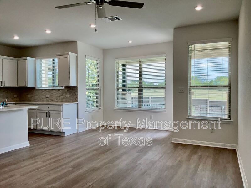 2208 Cornfield Dr – photo 5