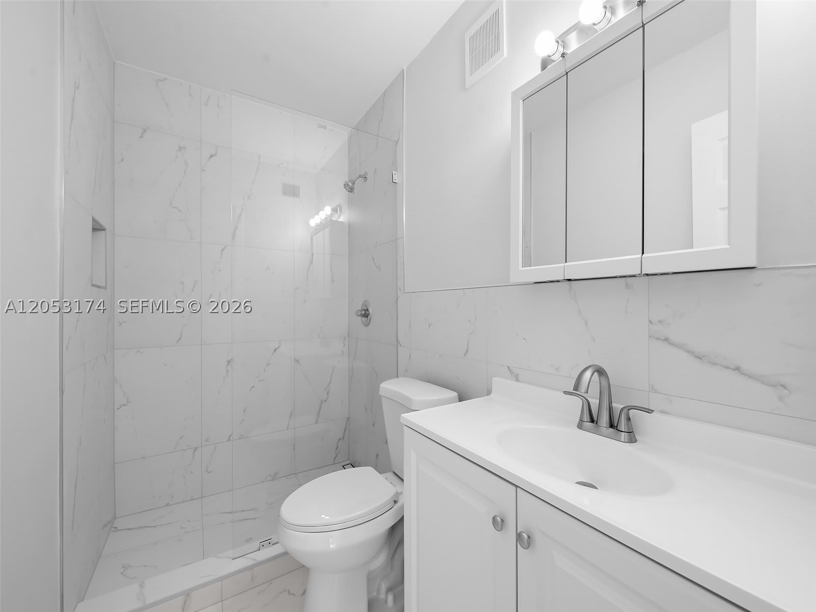 2300 NE 6th Ave – photo 5