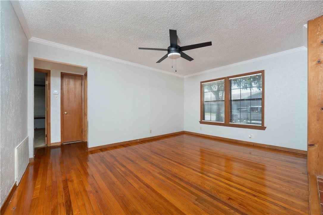 1050 Dorthy Drive – photo 5