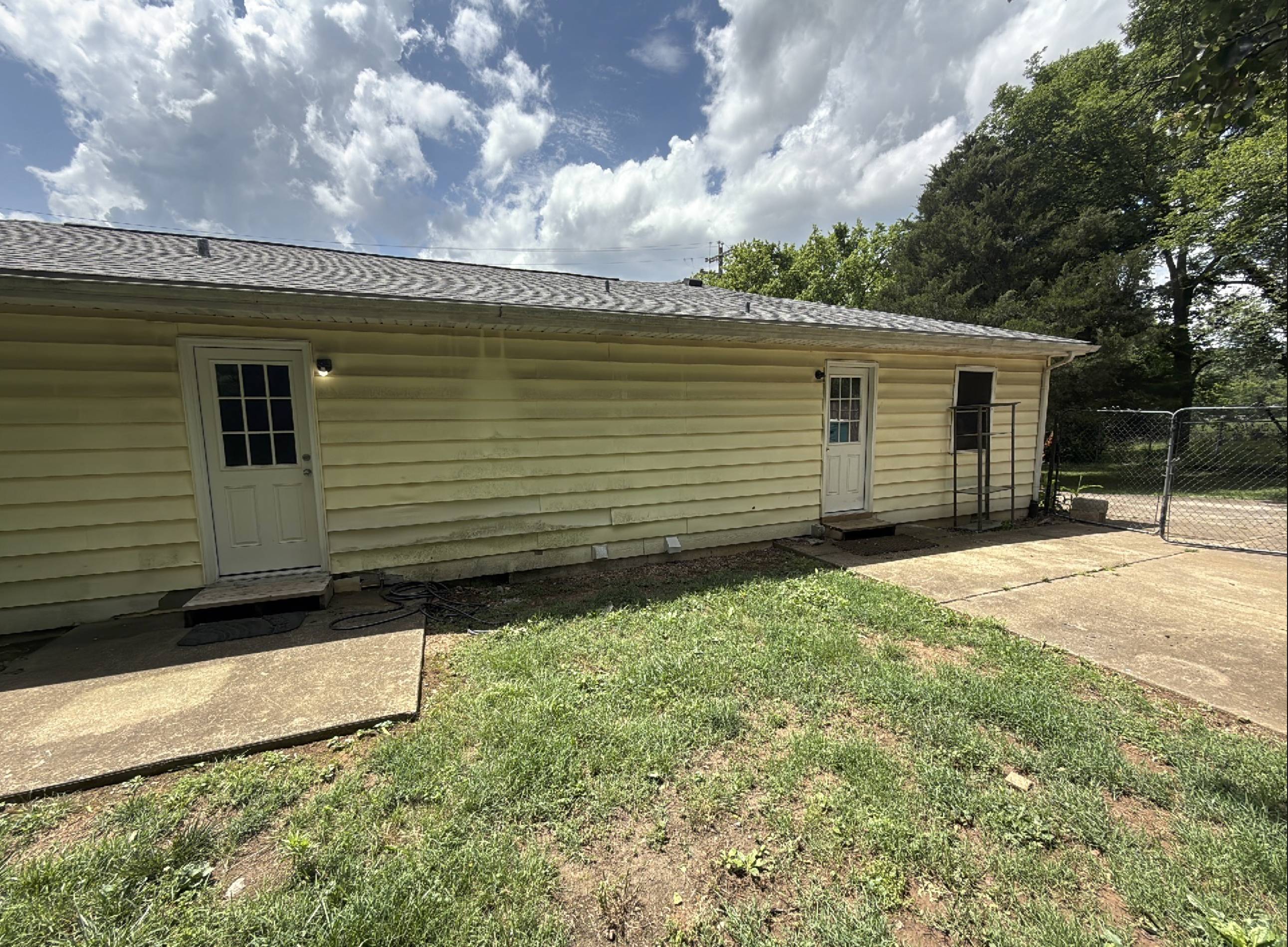 706 Linden Green Dr – photo 2