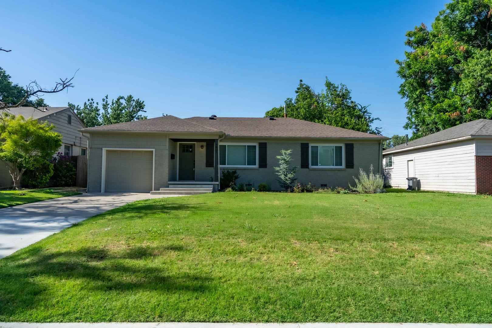 Stunning 3 Bed 2 Bath In Great Area – photo 1