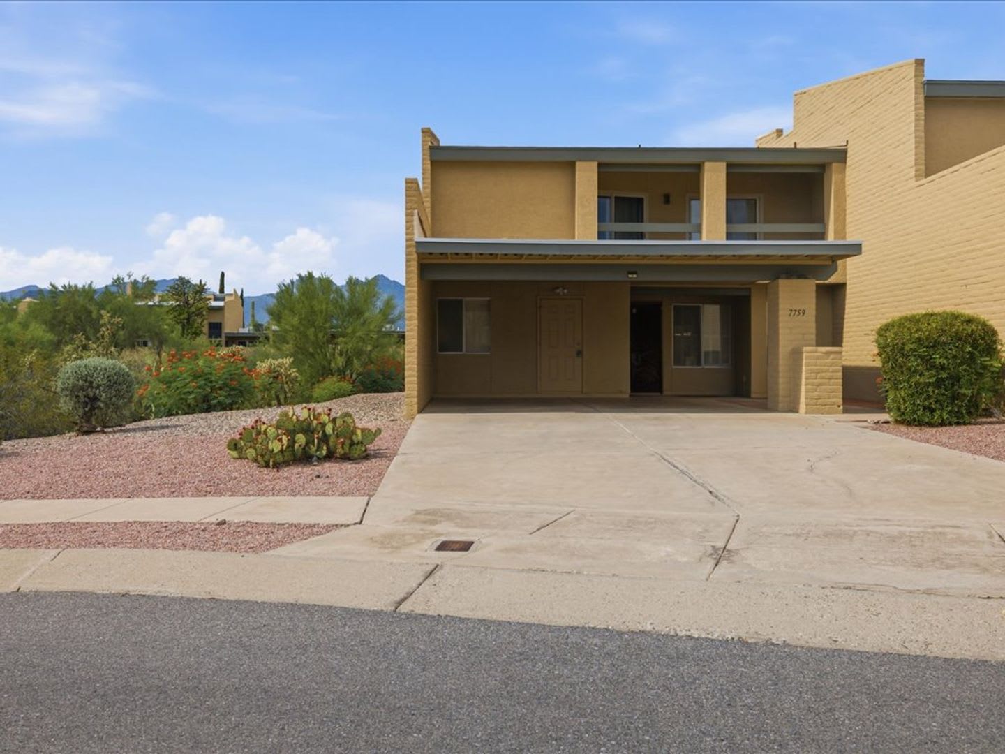 Beautiful Two-Story Home with Mountain Views in Casa Real! – photo 4
