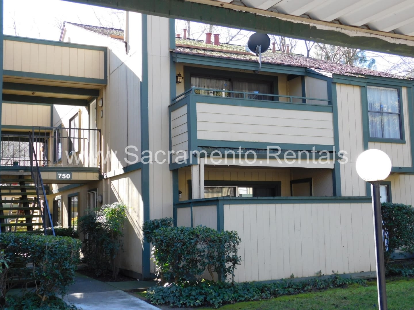 Very Nice 2bd/1+ba Condo in Gated South Natomas Community! – photo 2
