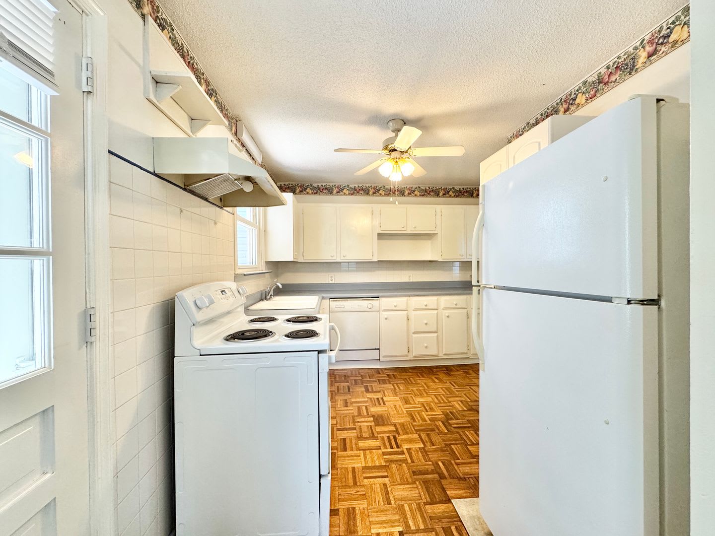 Beautiful Home with Great location – photo 4