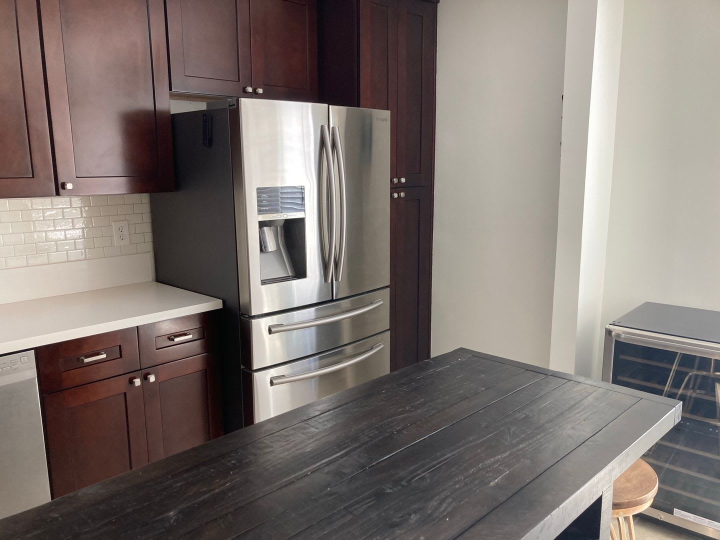 $3,795! Spacious 3-Bedroom, 3-Bathroom Home in Los Angeles! 90047! – photo 4