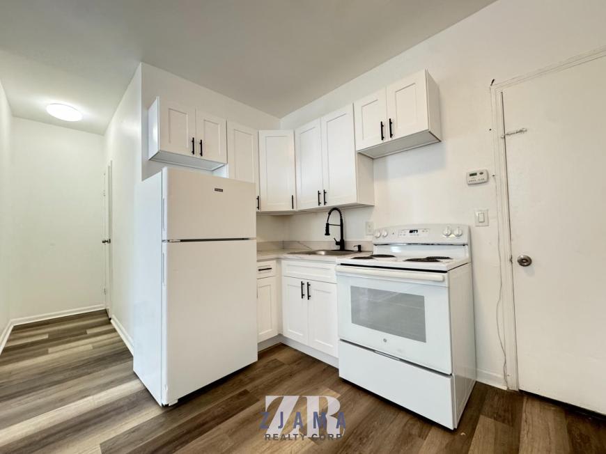 824 McDonald Ave – photo 1