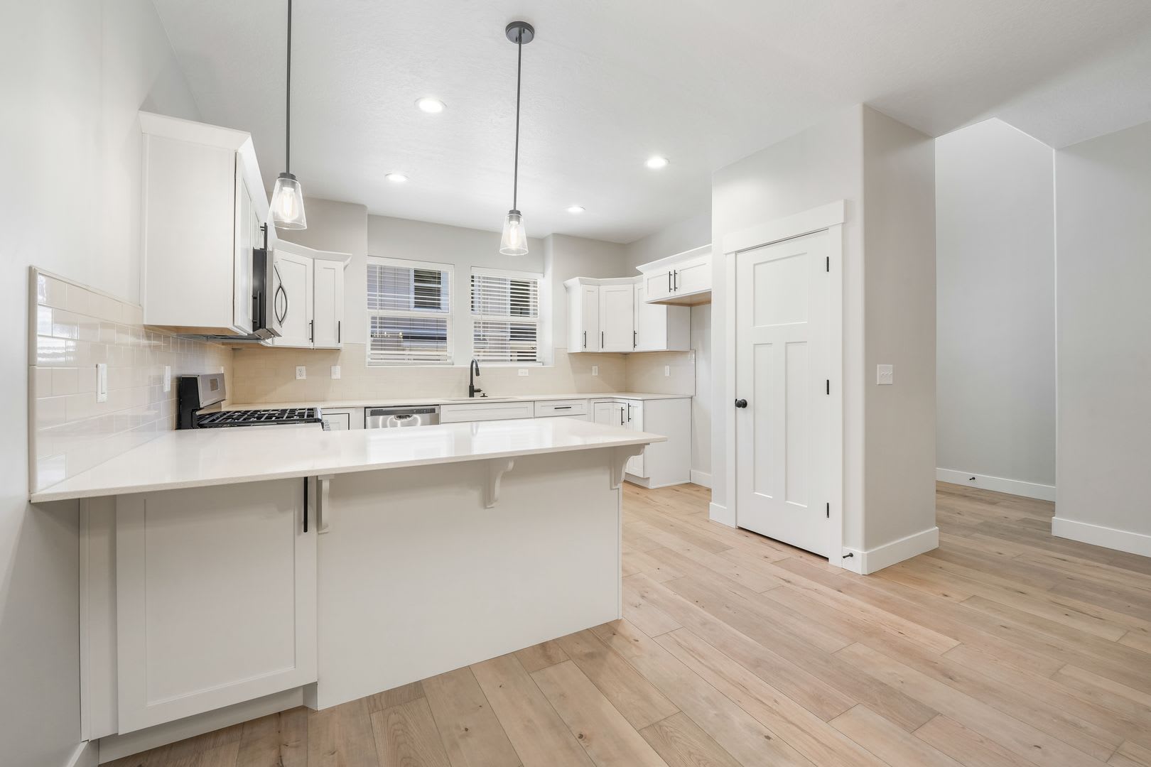 Bright Spacious Lehi Townhome Pet Friendly – photo 2