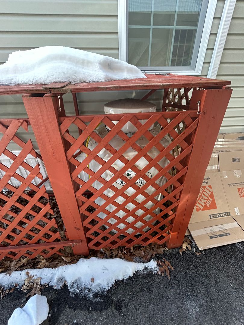 Sweet location, 3 bedroom 2 bath in Eliot Maine! 2 car garage! – photo 3