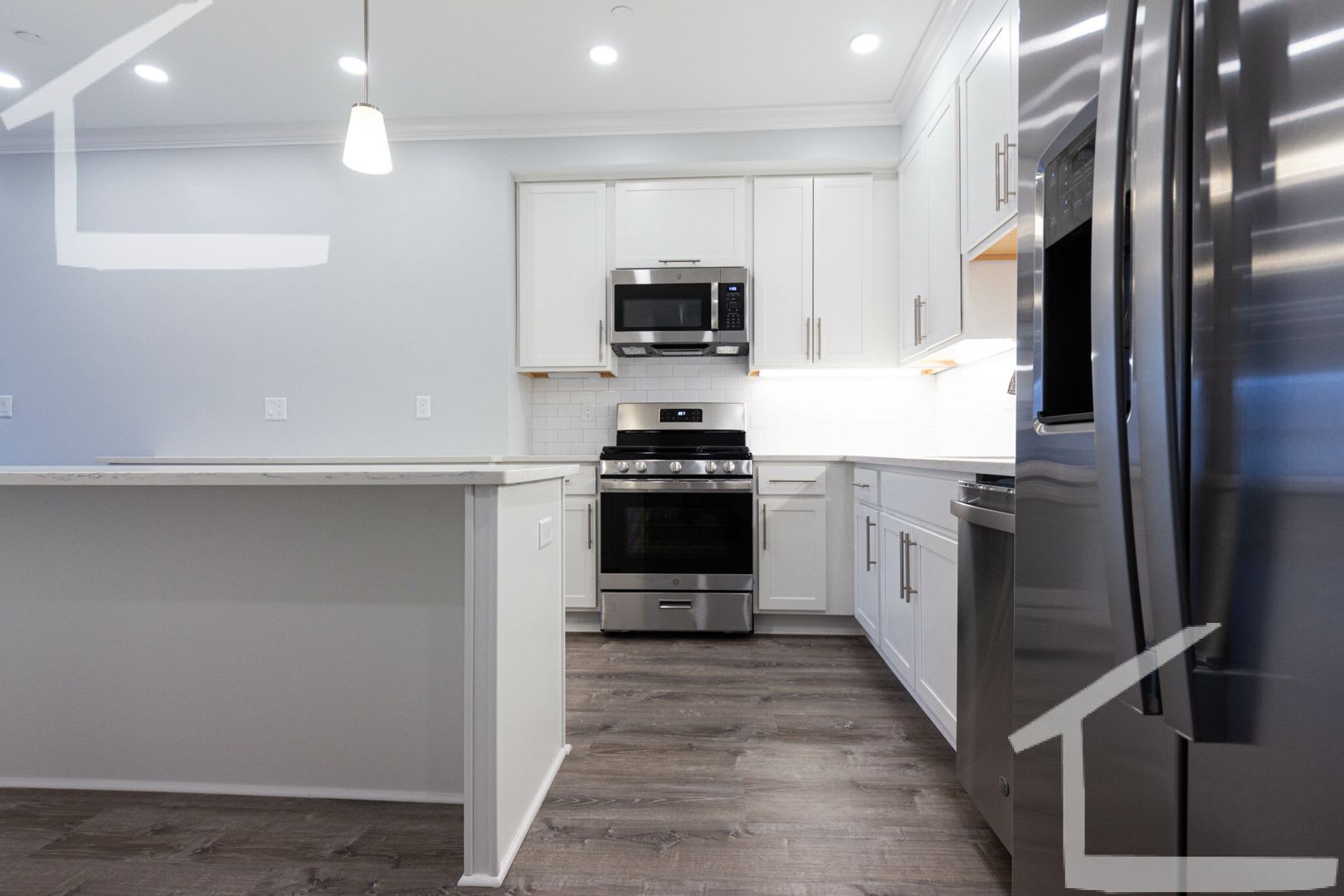 Fantastic Newly Renovated 4 Bd 2 Ba With Laundry – photo 4
