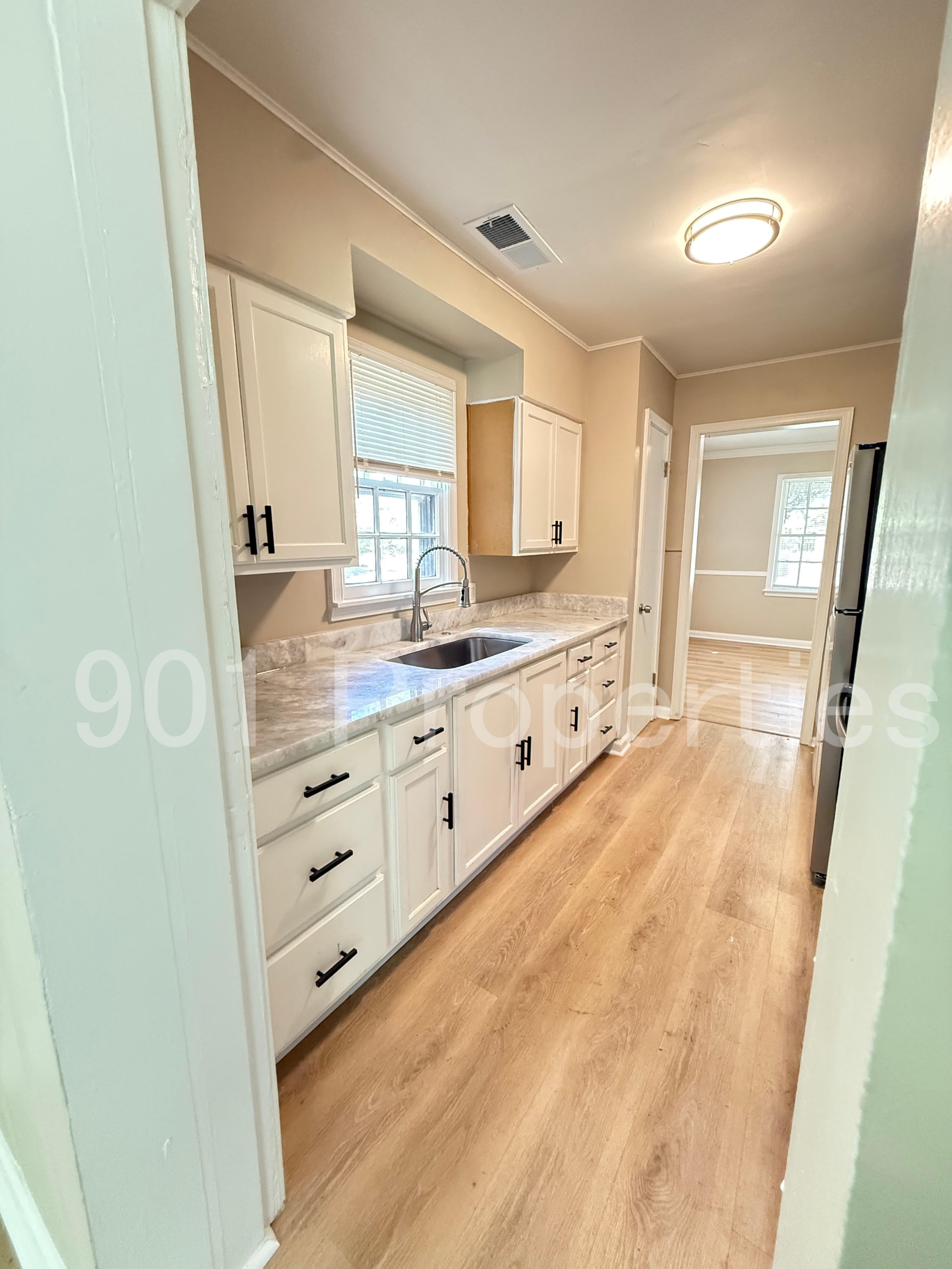814 Colonial Road – photo 4