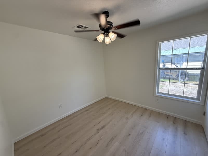 607 East Broadway – photo 4