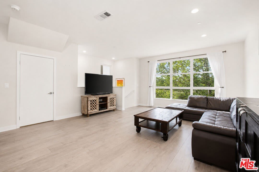 2700 E Chaucer St – photo 3
