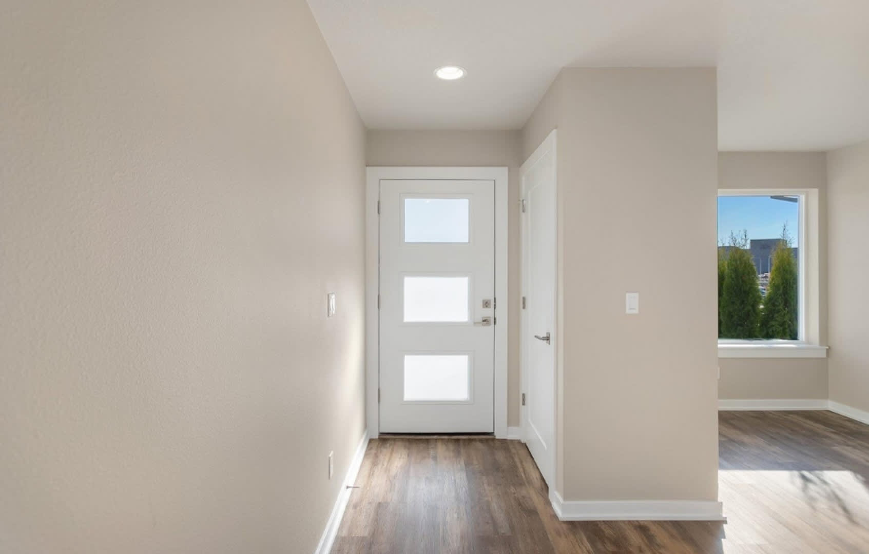 Stunning Newer Construction Home With 2 Master Suites Located In The Desirable Mountainside Heights Neighborhood Across From Mountainside High School Comes Either Furnished Or Unfurnished – photo 3
