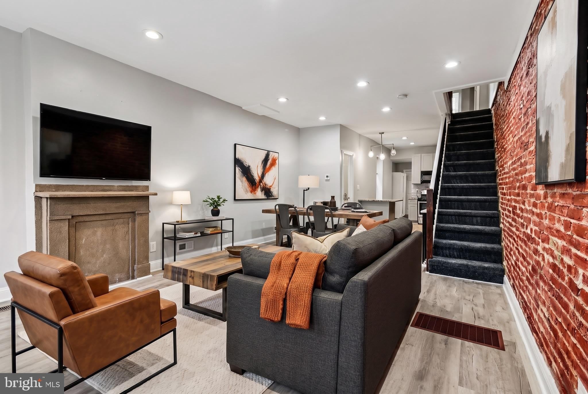 2238 OAKFORD Street – photo 5