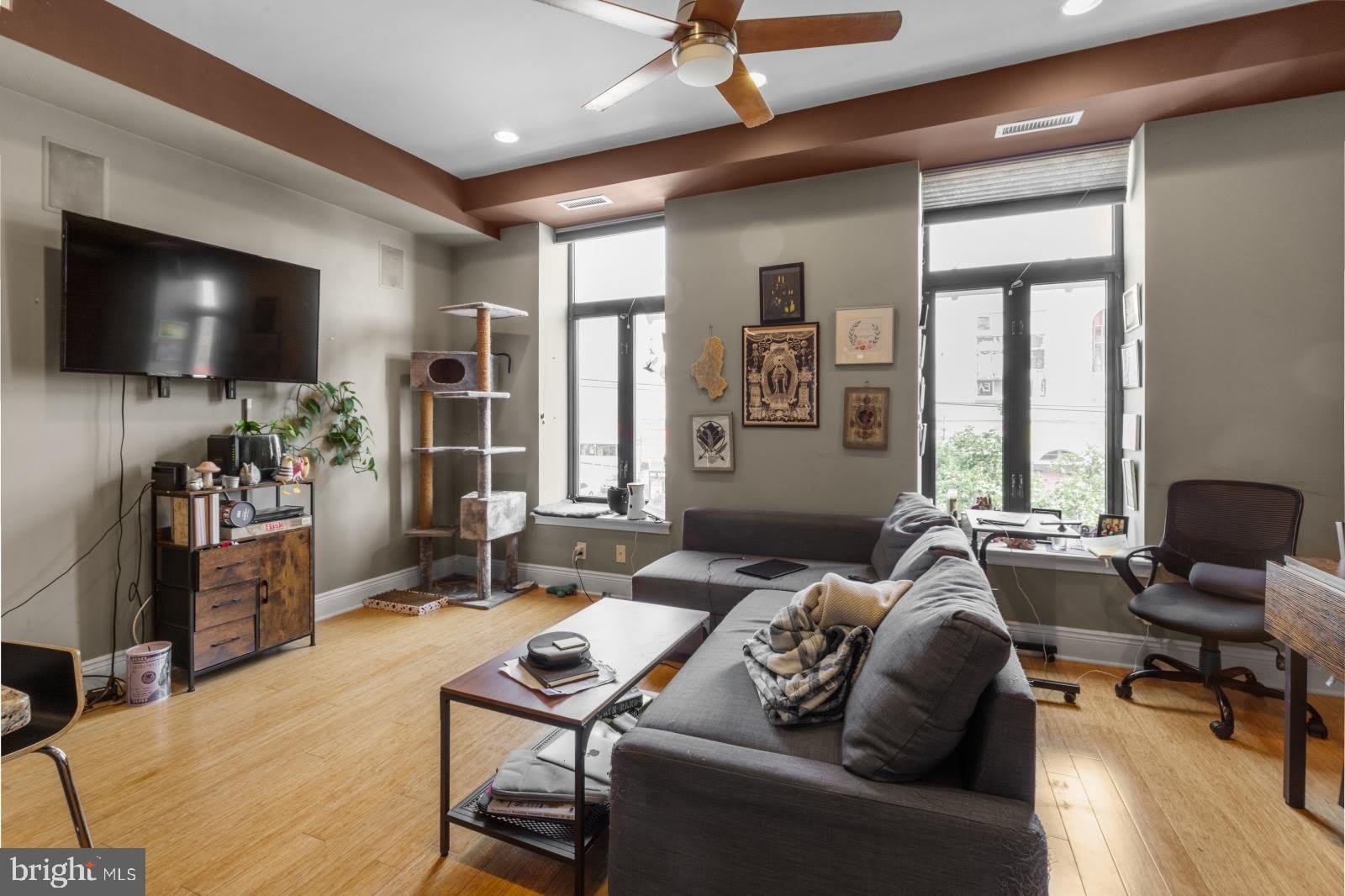 530 W GIRARD Avenue – photo 4
