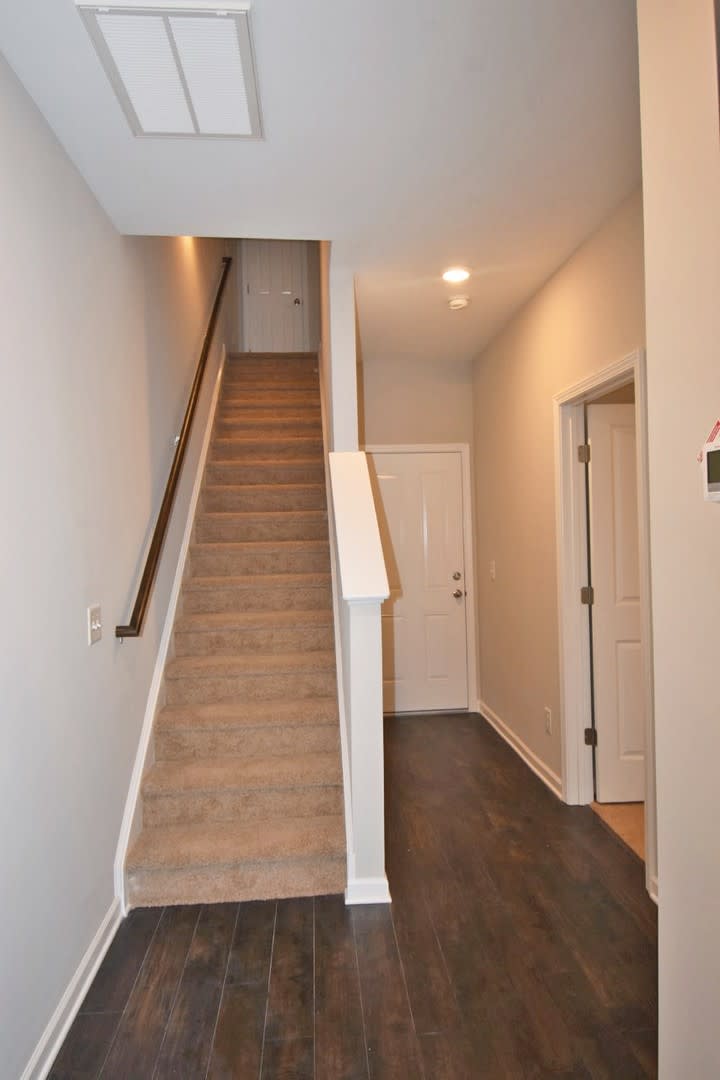 Gorgeous luxury 2BD/2.5BA M'boro townhome w/garage & washer/dryer, across from MTSU! – photo 2